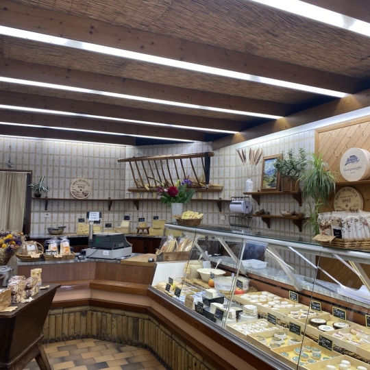 PLANET'IMMO : Local / Bureau | LE PONT-DE-BEAUVOISIN (38480) | 127 m2 | 75 000 € 