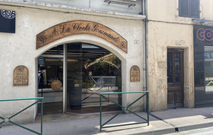 Local commercial LE PONT-DE-BEAUVOISIN 127 m2 75 000 € Local commercial LE PONT-DE-BEAUVOISIN 127 m2 75 000 €